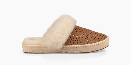 Women\'s UGG Aira Sunshine Perf CHESTNUT