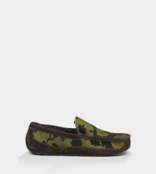 UGG® Ascot Camo boasts STOUT
