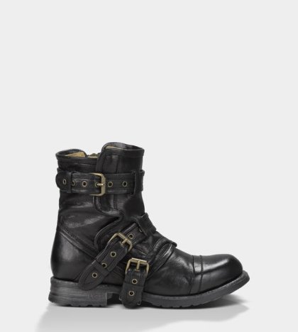 UGG® Elisabeta Boots BLACK