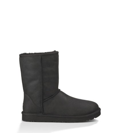 UGG® CLASSIC SHORT LEATHER BLACK