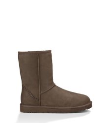 UGG® Classic Short Deco STOUT