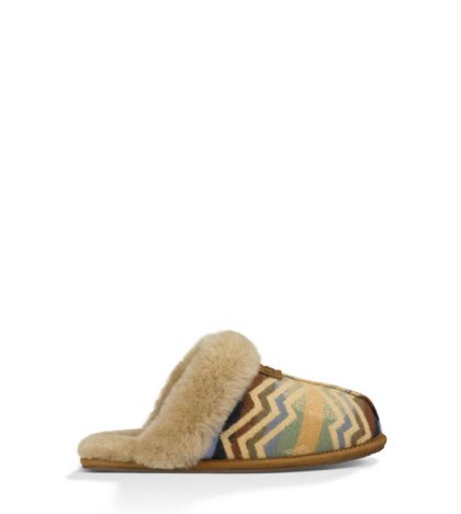 UGG® Scuffette Pendleton CHESTNUT